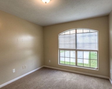 10610 Pine Landing Drive - Photo Thumbnail 13
