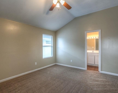 10610 Pine Landing Drive - Photo Thumbnail 22