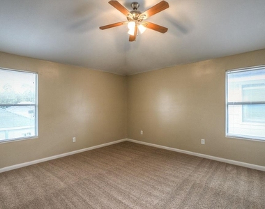 10610 Pine Landing Drive - Photo Thumbnail 18