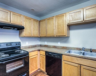 10610 Pine Landing Drive - Photo Thumbnail 2