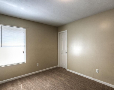 10610 Pine Landing Drive - Photo Thumbnail 24
