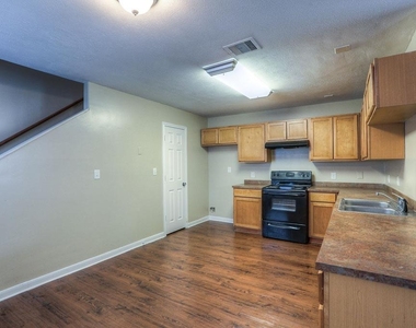 10610 Pine Landing Drive - Photo Thumbnail 5