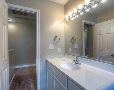 10610 Pine Landing Drive - Photo Thumbnail 21