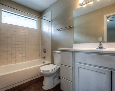 10610 Pine Landing Drive - Photo Thumbnail 20