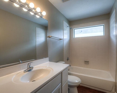 10610 Pine Landing Drive - Photo Thumbnail 23