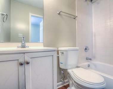 10610 Pine Landing Drive - Photo Thumbnail 10