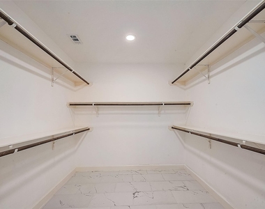 1623 Cherry Ridge Drive - Photo Thumbnail 31