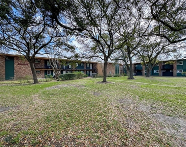 411 Avenue A - Photo Thumbnail 2