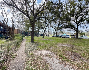 411 Avenue A - Photo Thumbnail 4
