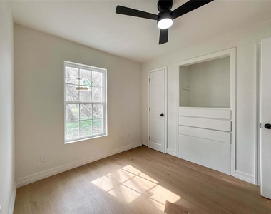 411 Avenue A - Photo Thumbnail 7