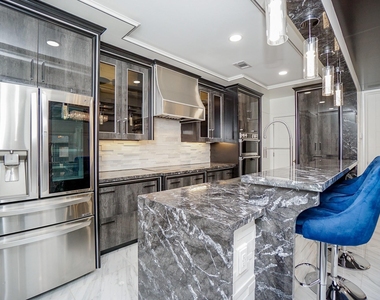 5711 Sugar Hill Drive - Photo Thumbnail 11