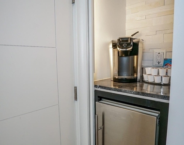 5711 Sugar Hill Drive - Photo Thumbnail 17