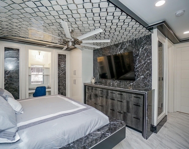 5711 Sugar Hill Drive - Photo Thumbnail 19