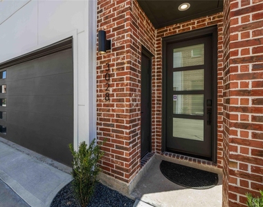 3028 Lamar Street - Photo Thumbnail 2