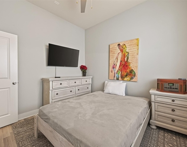 6744 Del Rio Street - Photo Thumbnail 9