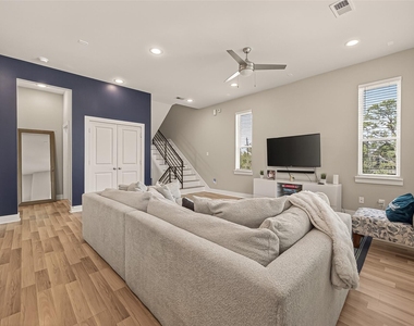 6744 Del Rio Street - Photo Thumbnail 5