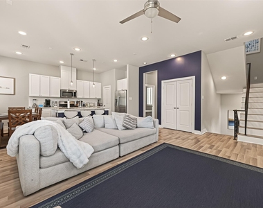 6744 Del Rio Street - Photo Thumbnail 4