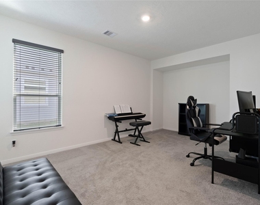 4007 Mossy Banks Lane - Photo Thumbnail 4