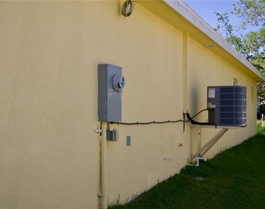 3433 Jeffcott Street - Photo Thumbnail 5