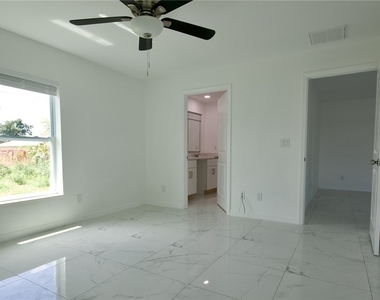 3433 Jeffcott Street - Photo Thumbnail 14