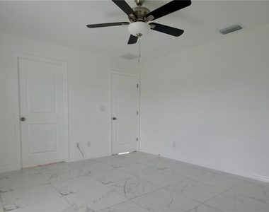 3433 Jeffcott Street - Photo Thumbnail 16