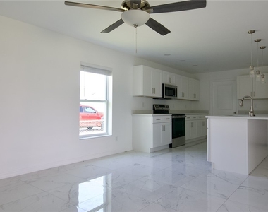 3433 Jeffcott Street - Photo Thumbnail 13