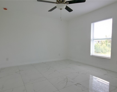 3433 Jeffcott Street - Photo Thumbnail 17