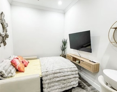 7289 Saona Court - Photo Thumbnail 10