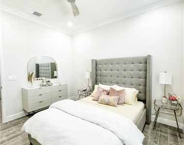 7289 Saona Court - Photo Thumbnail 8