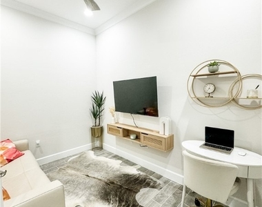 7289 Saona Court - Photo Thumbnail 9