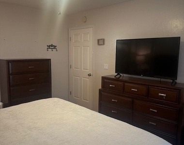 120 Pebble Shores Drive - Photo Thumbnail 3