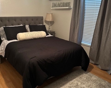 120 Pebble Shores Drive - Photo Thumbnail 4