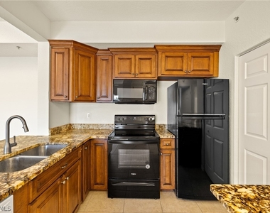 6401 Aragon Way - Photo Thumbnail 8