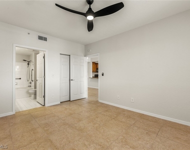 6401 Aragon Way - Photo Thumbnail 13