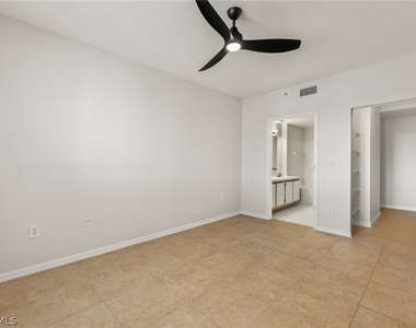 6401 Aragon Way - Photo Thumbnail 11