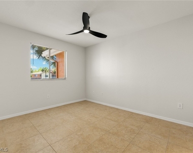 6401 Aragon Way - Photo Thumbnail 12