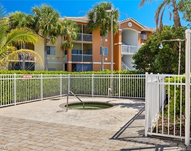 6401 Aragon Way - Photo Thumbnail 24