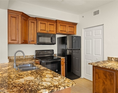 6401 Aragon Way - Photo Thumbnail 7