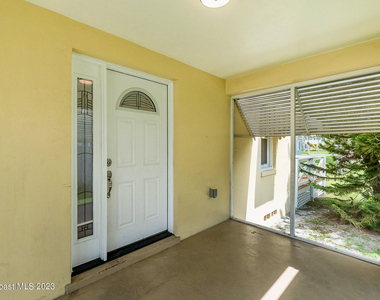 533 E Lincoln Avenue - Photo Thumbnail 3