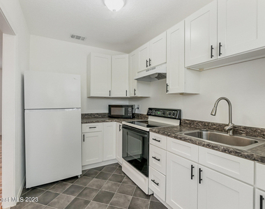 533 E Lincoln Avenue - Photo Thumbnail 9