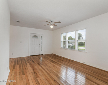 533 E Lincoln Avenue - Photo Thumbnail 5