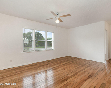 533 E Lincoln Avenue - Photo Thumbnail 8