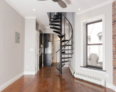 East 28 Street - Photo Thumbnail 4