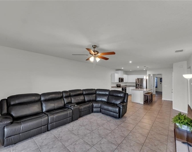 18276 Turning Leaf Circle - Photo Thumbnail 17