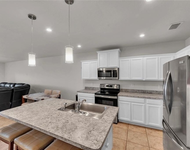 18276 Turning Leaf Circle - Photo Thumbnail 7