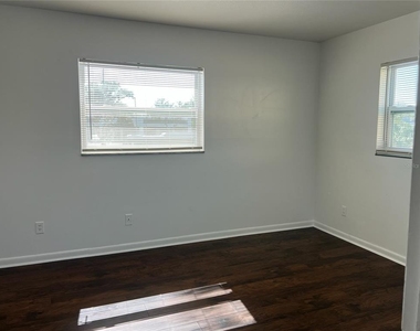 8701 4th Street N - Photo Thumbnail 16