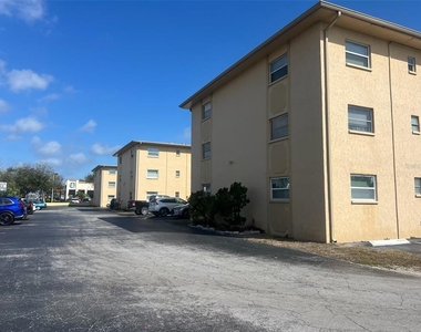 8701 4th Street N - Photo Thumbnail 4