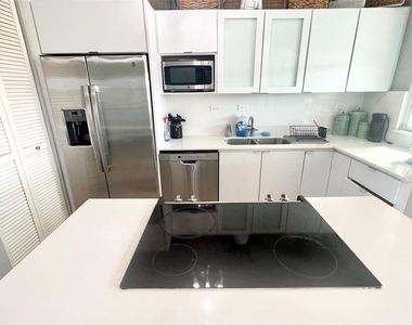 180 Palmas Drive - Photo Thumbnail 4