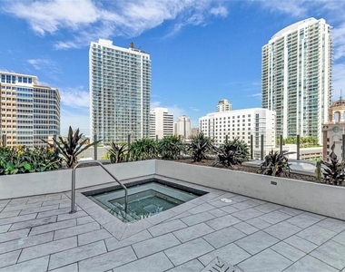 275 1st Avenue S - Photo Thumbnail 10