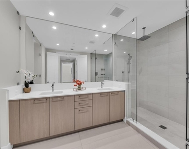 275 1st Avenue S - Photo Thumbnail 34